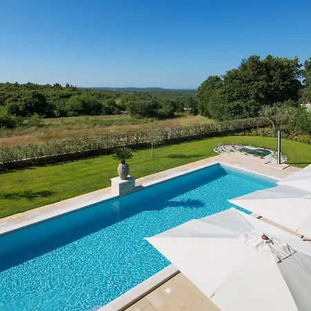 Beautiful Nevia With Private Pool *