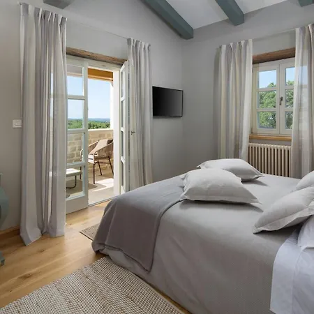 Beautiful Nevia With Private Pool * Ladici
