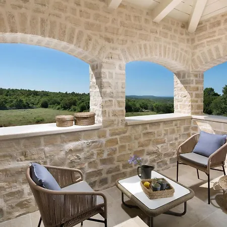 Beautiful Nevia With Private Pool Villa Ladici