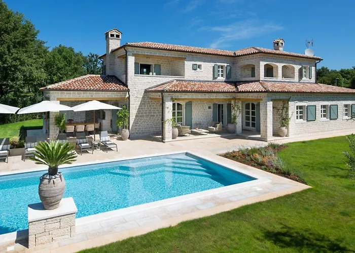 Beautiful Nevia With Private Pool Ladići