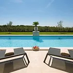 Beautiful Nevia With Private Pool *