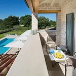 Beautiful Nevia With Private Pool Villa